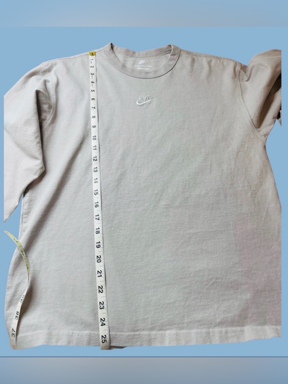 Nike Crewneck Sweatshirt in Light Gray with White Logo (men’s or women’s ). - Picture 3 of 7